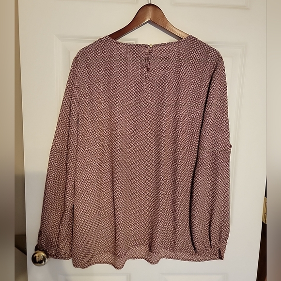 Liz Claiborne Career Womens Size XXL Pullover Top Button Detail Burgundy & Tan - Picture 2 of 12
